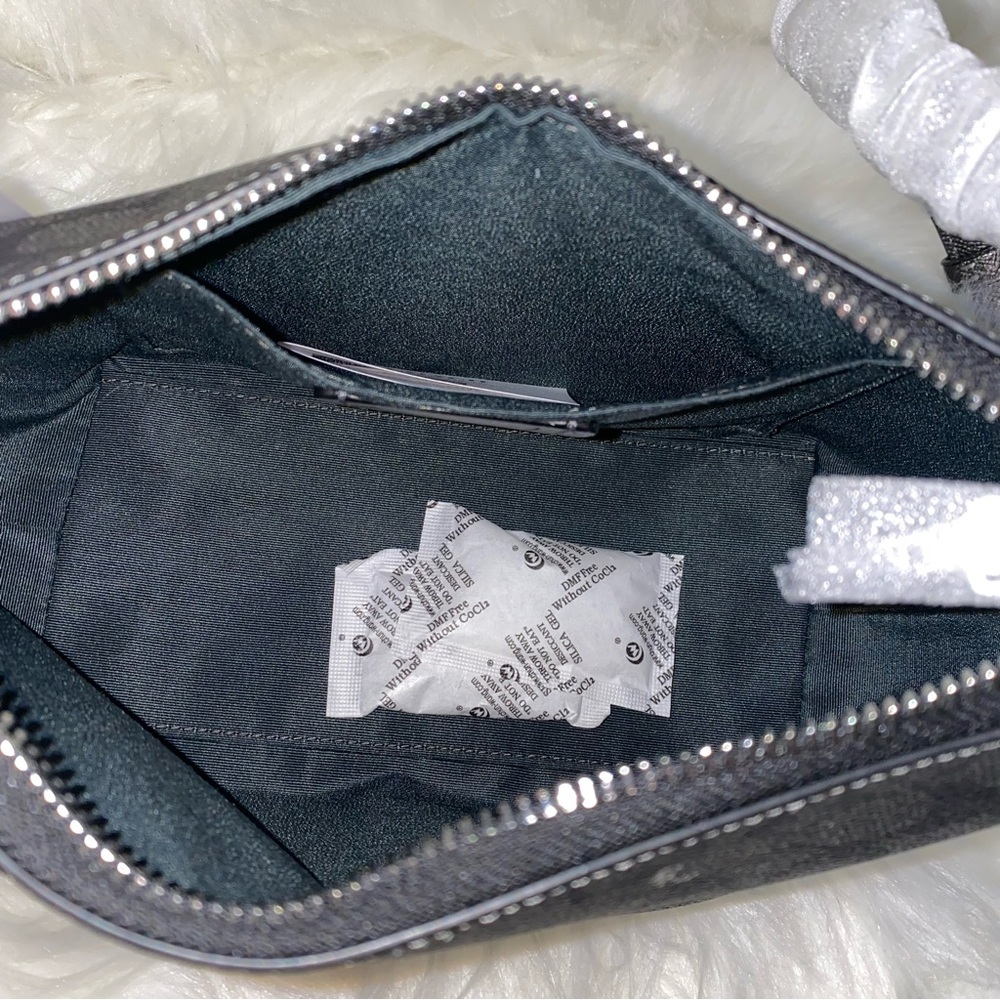 Coach 🩶🖤🩶 signature purse New - Picture 10 of 16